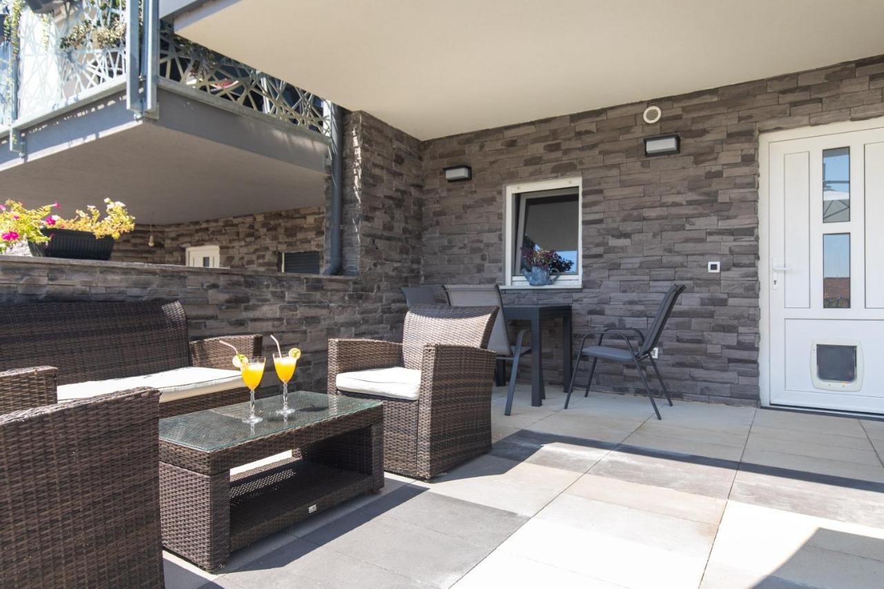 Apartment Odore Di Mare With Beautiful Garden Krk Town Exterior foto