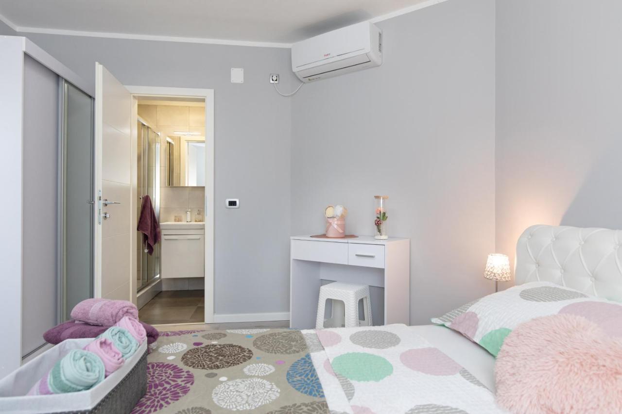 Apartment Odore Di Mare With Beautiful Garden Krk Town Exterior foto